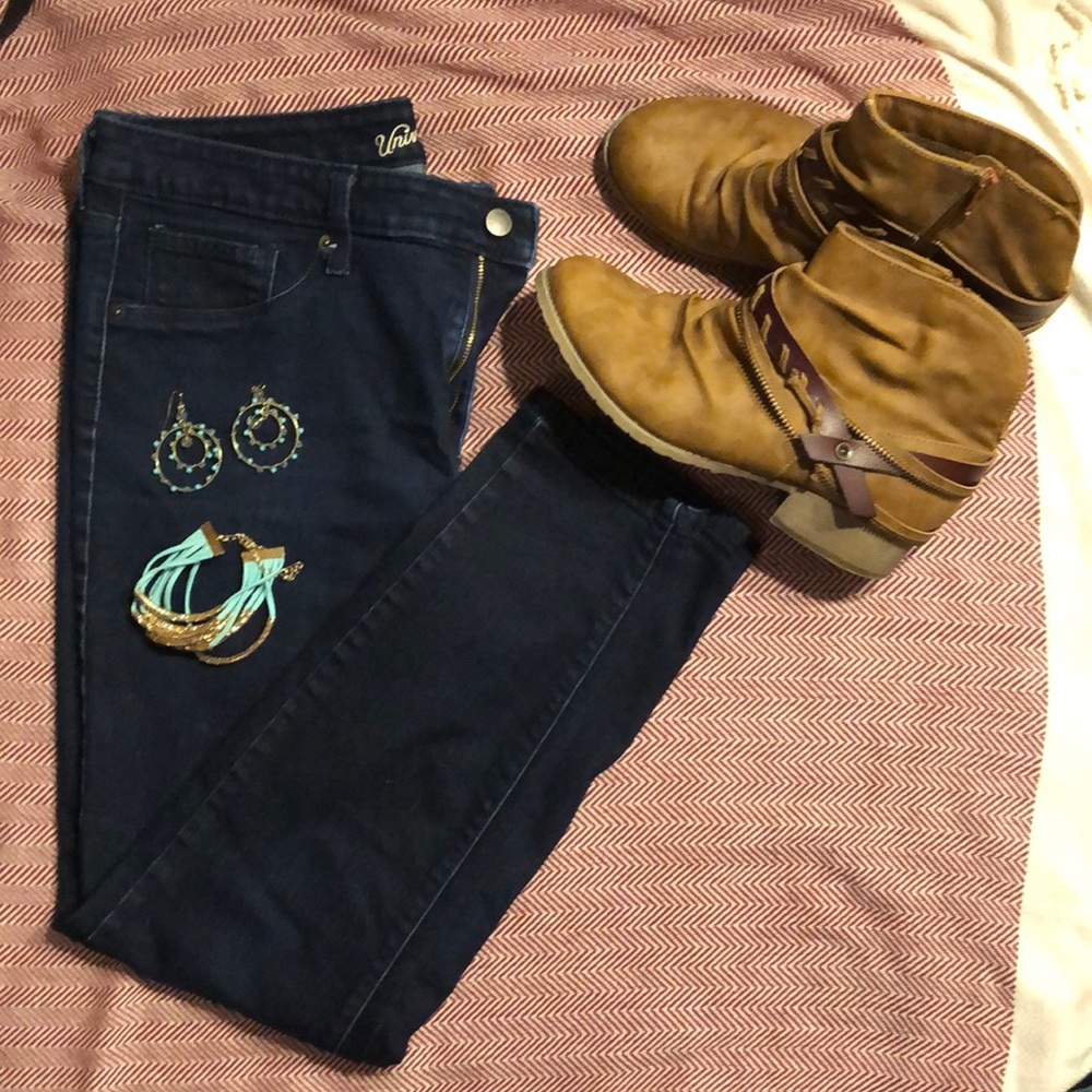 Universal thread dark was skinny jeans